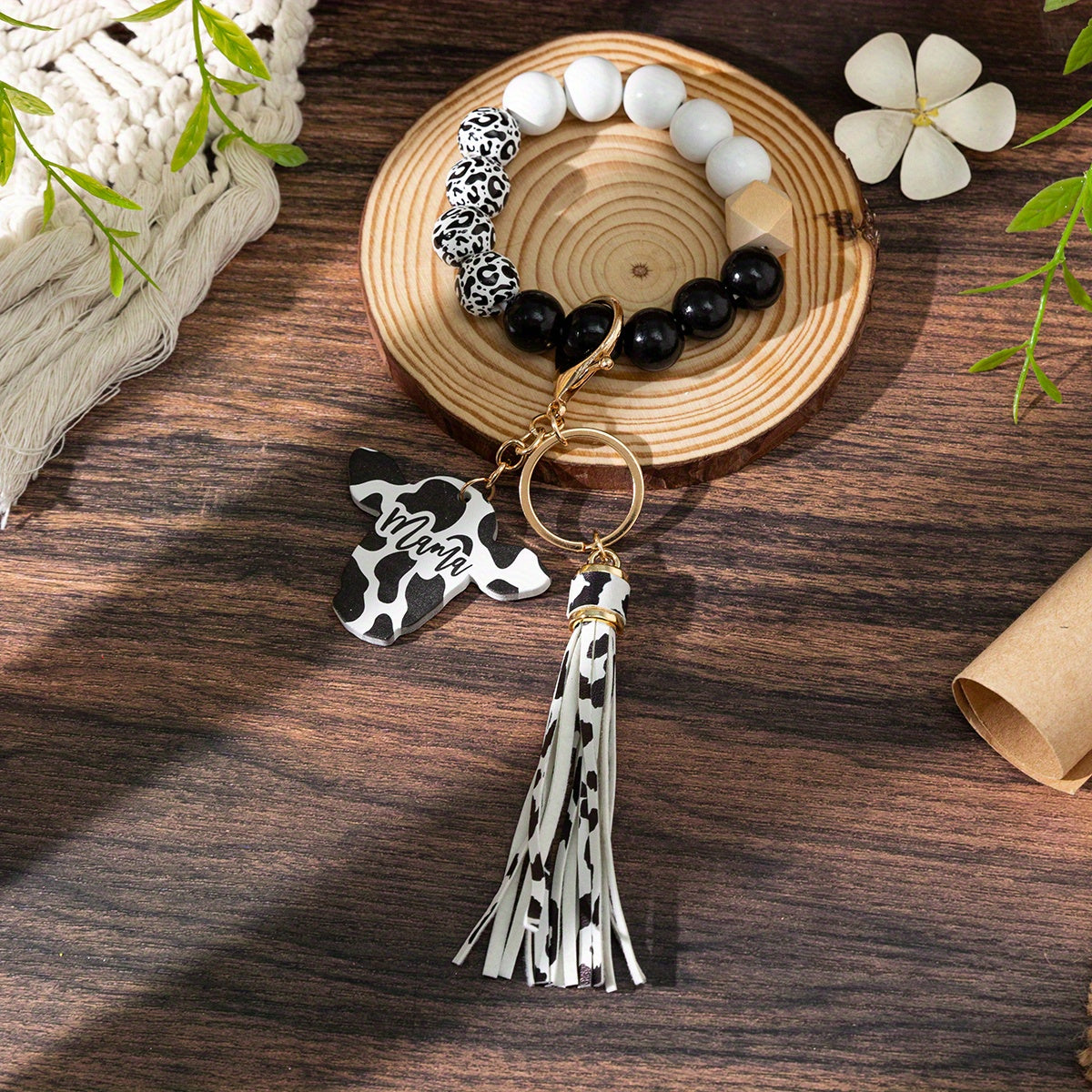 Ladies Beaded Tassel Keychain with Lobster Clasp, Mama Alphabet Pendant PU Leather and Metal Key Ring, Decorative Wood Bead Keyring for Mother's Day - Single Piece