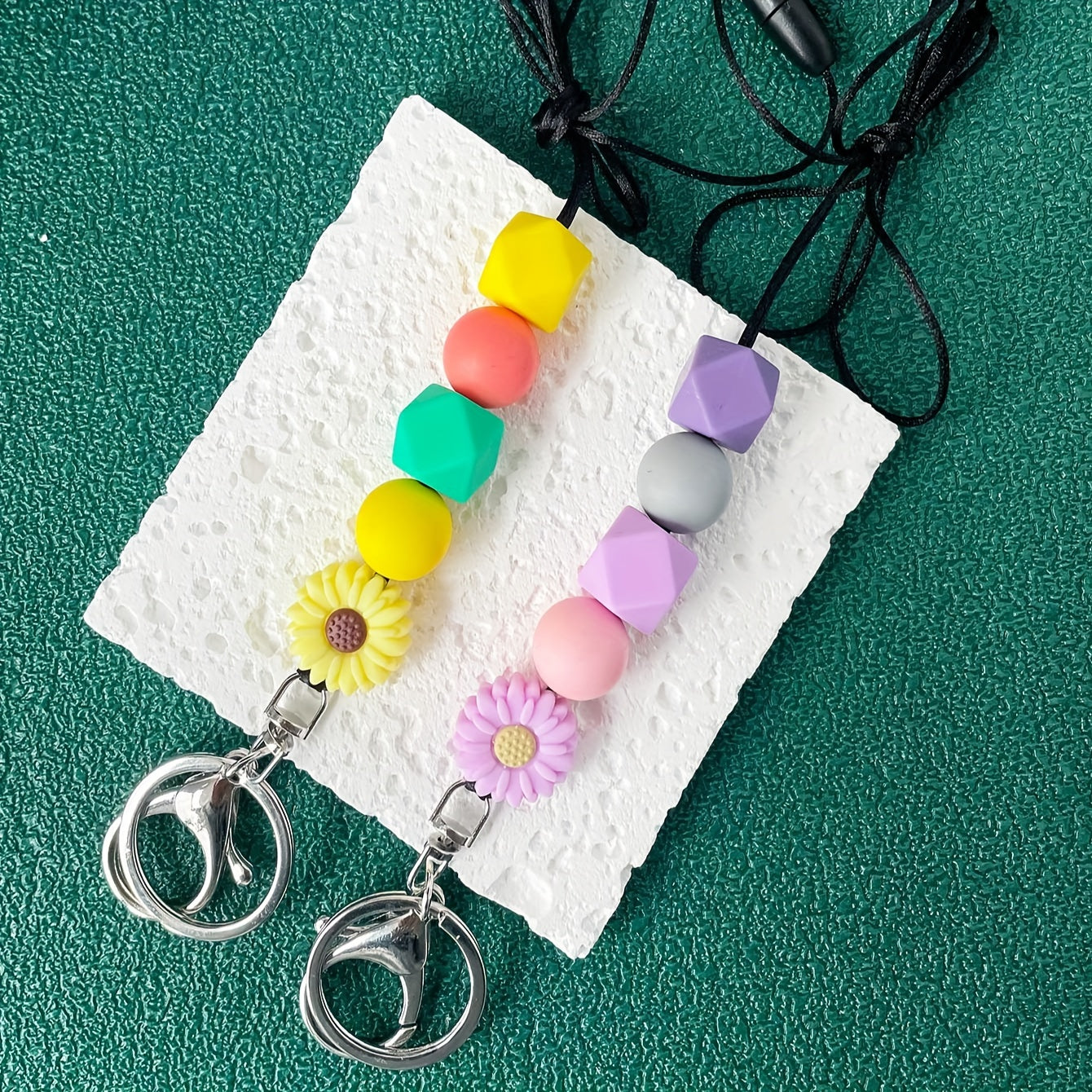 Silicone Beaded Daisy Keychain with Alloy Ring Buckle, Graduation Gift, Decorative Flower Key Ring for Women, Teachers, Students - Round Shape, Profession & Festival Theme, Includes Rope - Single Piece