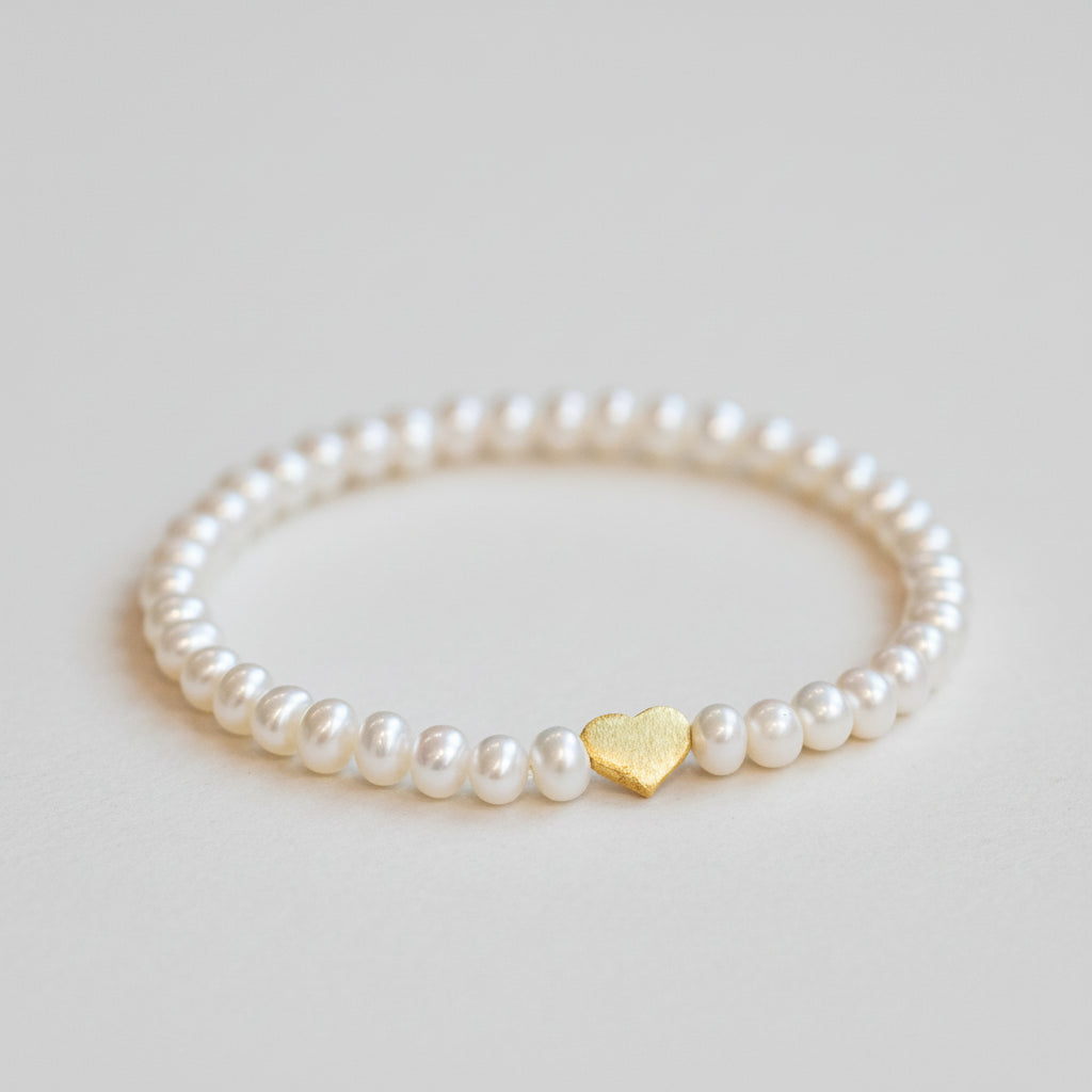 Imitation Pearl Bracelet for Women, High-End Heart Pendant, Adjustable Elastic, Simple and Versatile Gift , Crystal Beads