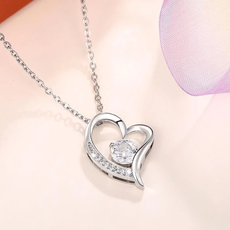 Hemasa Luxury Fashion Clavicle Necklace Zircon Heart Pendant Necklace for Women Bridal Wedding Necklace Birthday Party Jewelry Gift