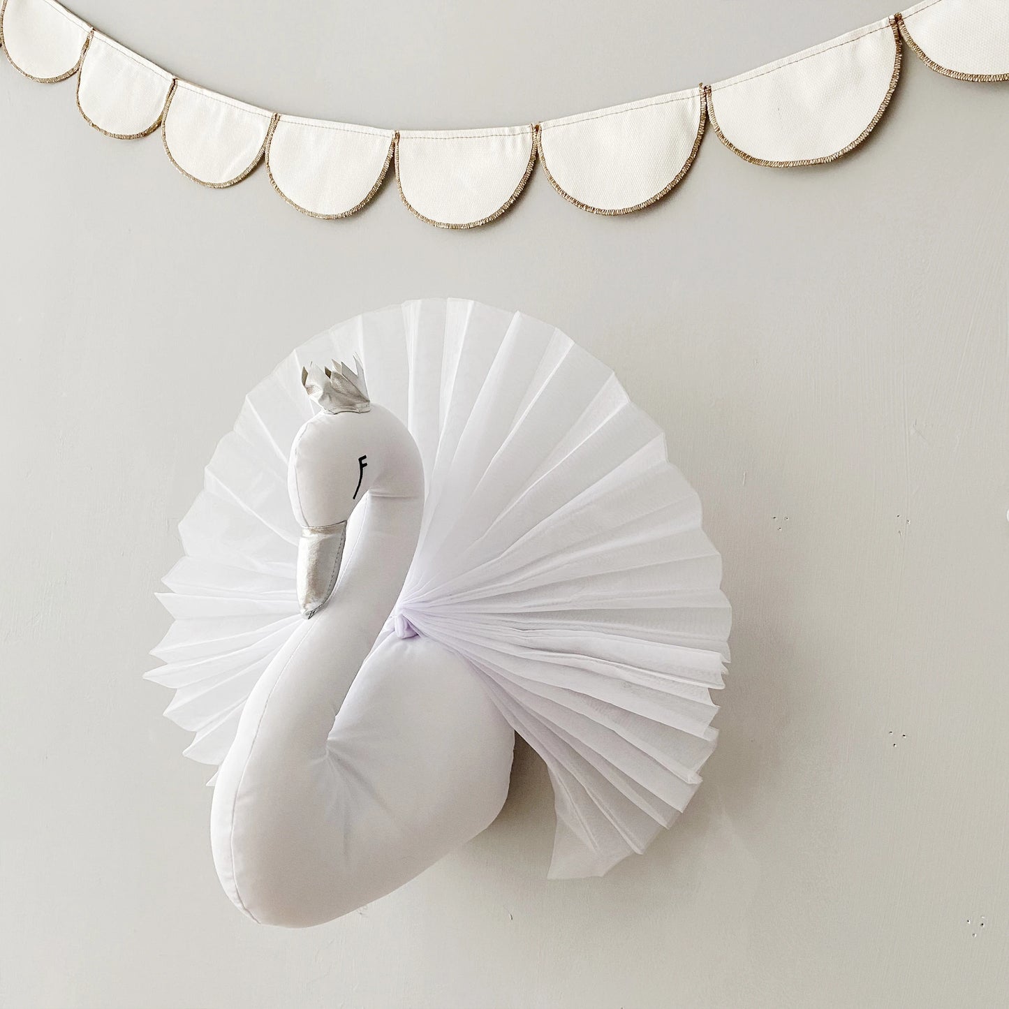 Nordic Style Golden Crown Swan Wall Hanging Decoration White Swan Stuffed Girl Room Wall Decor Nursery Decoration