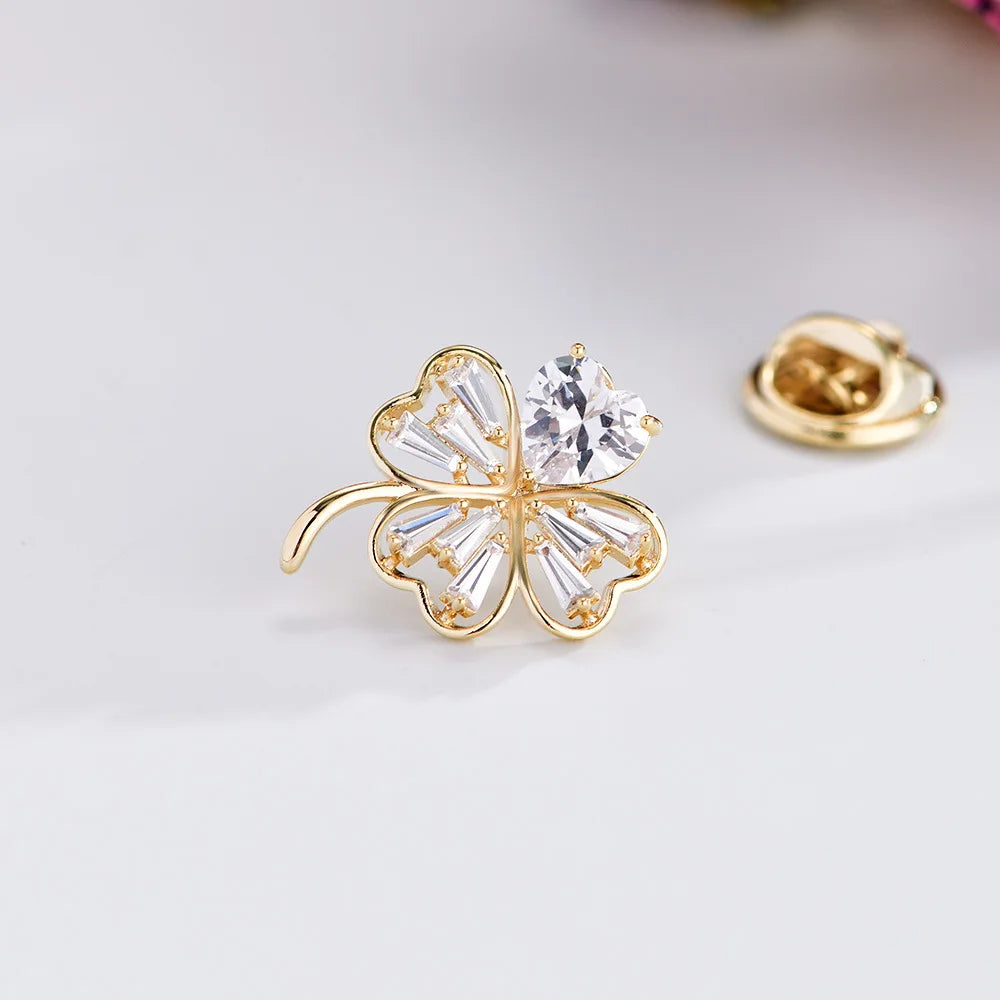 Simple and fashionable small fragrant four-leaf clover horse needle micro-inlaid zircon copper plated real gold lapel pin