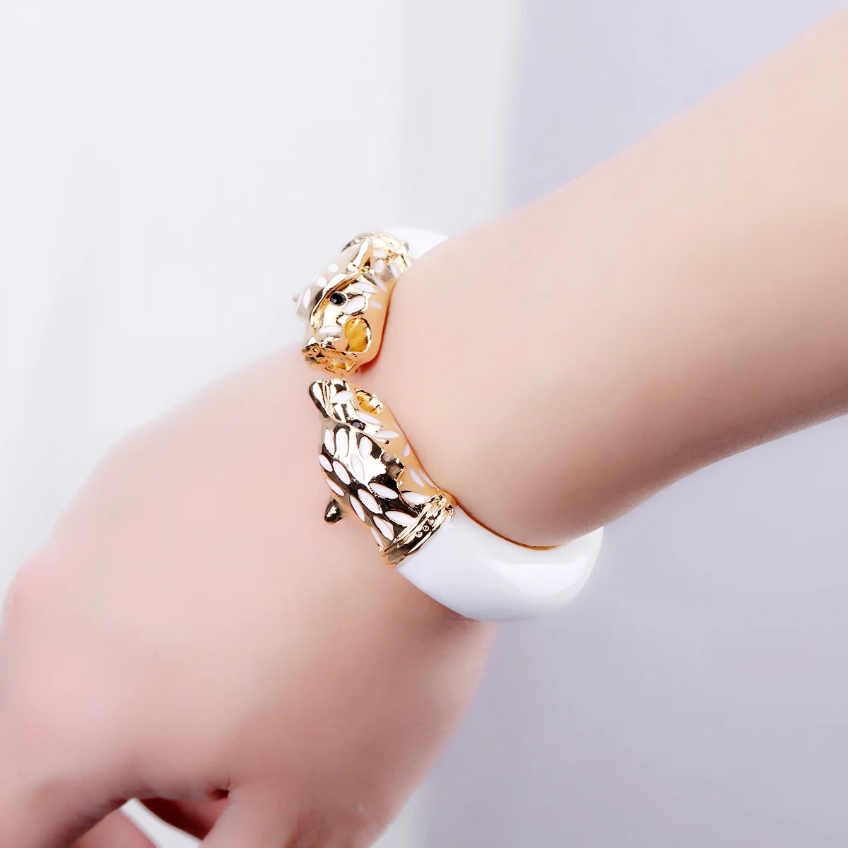Luxury Enameled Colorful Wolf Bangle Cuff Bracelet Fashion Jewelry for Women Statement Bangles Bracelet Accessory Engagement