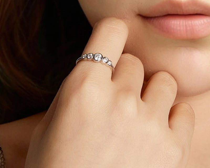 Tejesa Classic 925 Sterling Silver Moissanite Ring, Five Stones Bezel Setting Moissanite Ring for Women Engagement Jewelry Gift