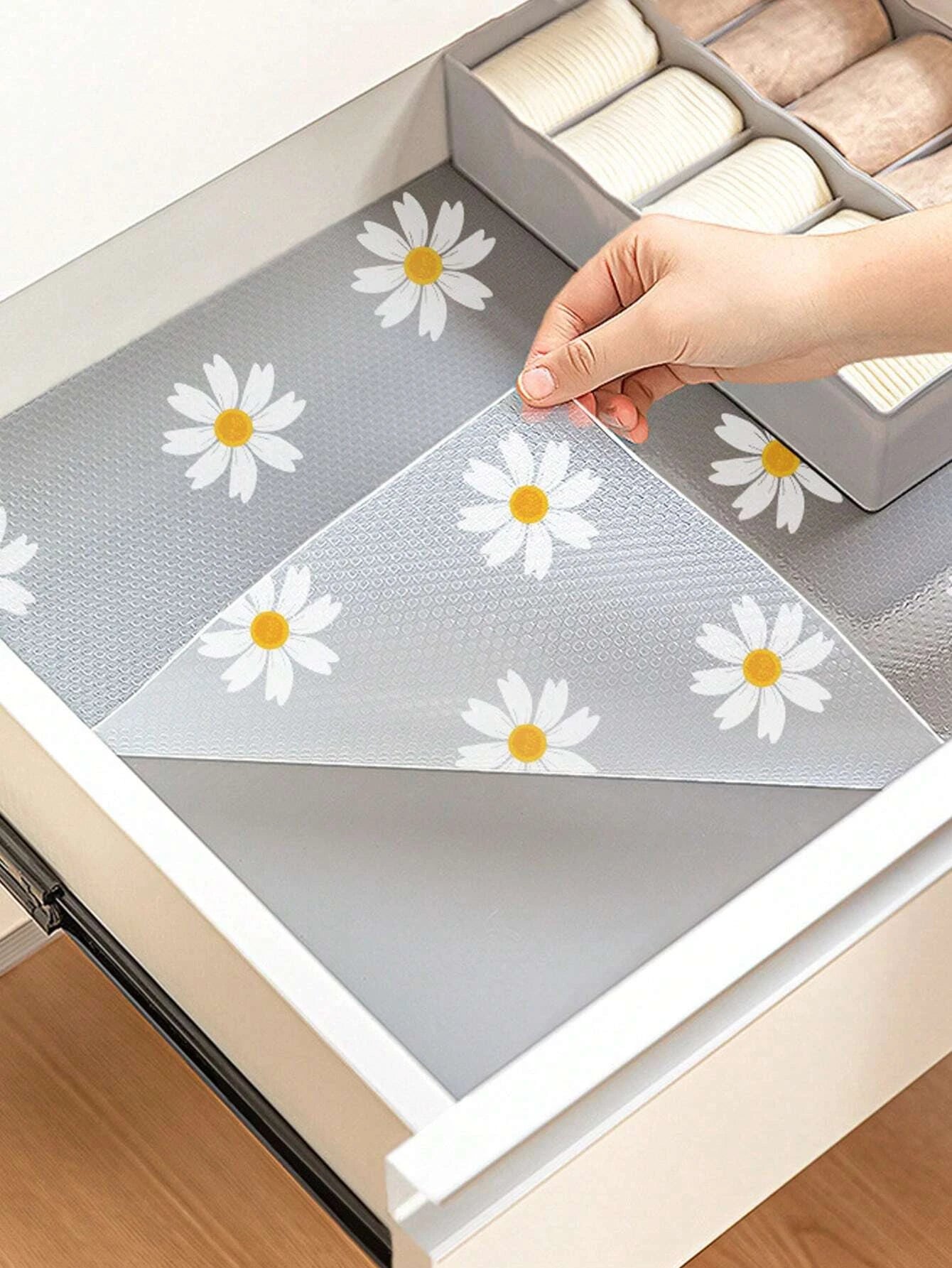Hemasa 1 Roll Daisy Shelf Liner For Kitchen Cabinets EVA Waterproof Fridge Pad Cupboard Mat Easy Placemats Non-Adhesive Drawer Liner