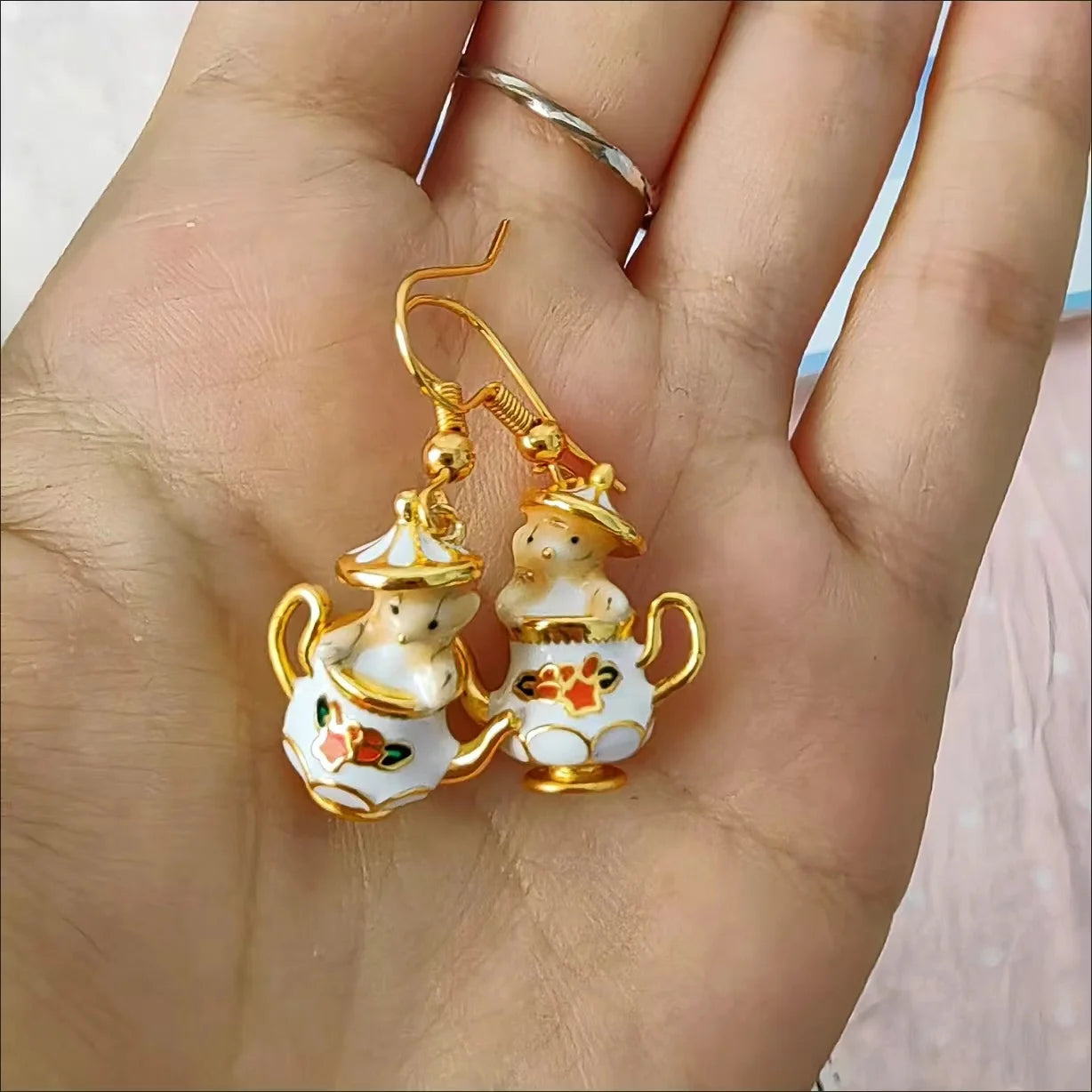 Unique Chipmunk Teacup Earrings Creative Design Exquisite Luxury Enamel Earrings Gifts Women Statement Jewelry Cute Cat Earring