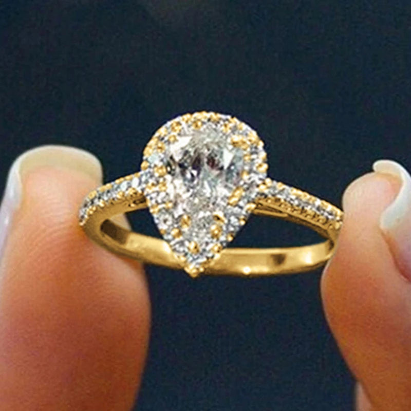 Huitan Simple & Classic Silver Color Water Drop Pear Women Ring Shiny Cubic Zircon Delicate Wedding Band Ring Timeless Jewelry