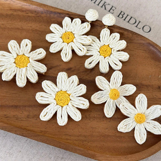 Minar 2024 Summer New White Color Rattan Knit Daisy Sunflower Long Pendant Drop Earrings for Women Statement Holiday Jewelry