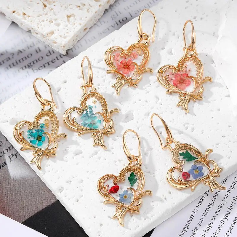 Love Heart Natural Flower Earrings Creative Epoxy Resin Pressed Flower Earrings With Dried Flower Statement Jewelry Wholesale