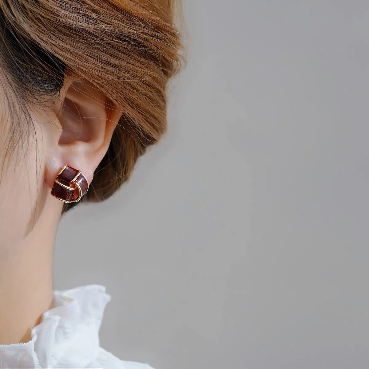 Red Enamel Oil Triangle Earrings for Women Fashion Geometry Punk Jewelry Trendy Twist Stud Earrings Small Accessories