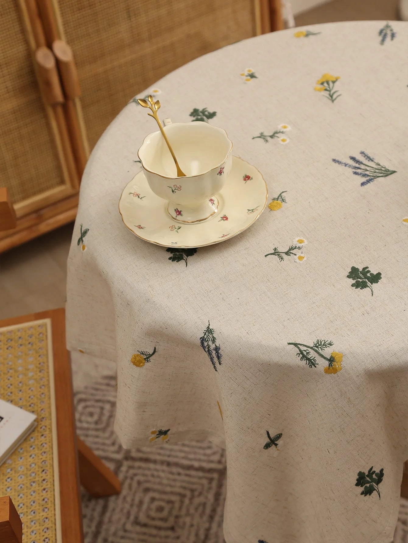Linen Embroidery Garden Tablecloth with Fringe Cotton Linen Floral Printed Tassel Table Cover Luxury Flax Cloth Home Decoration