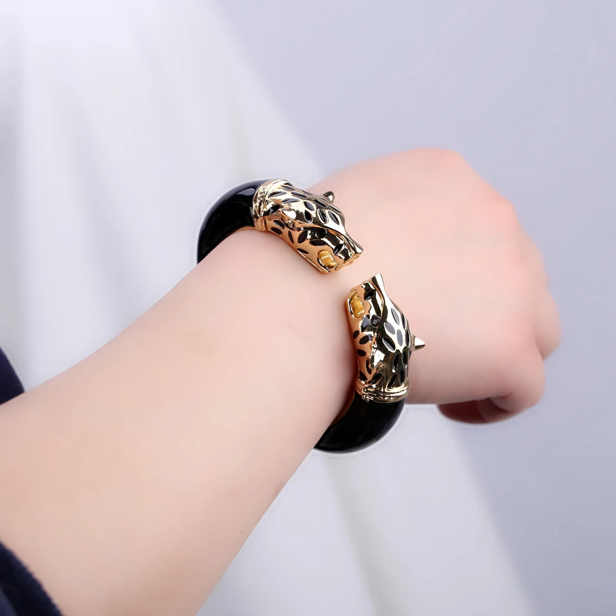 Luxury Enameled Colorful Wolf Bangle Cuff Bracelet Fashion Jewelry for Women Statement Bangles Bracelet Accessory Engagement