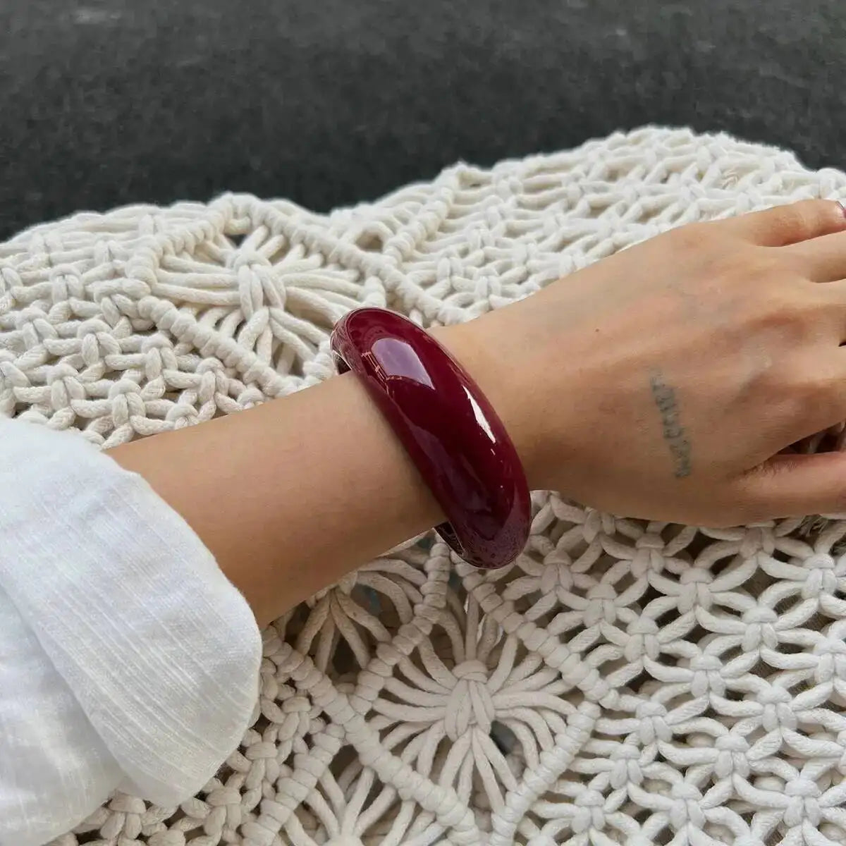 Salircon Boho Red Acrylic Resin Chunky Bangles Women on Hand Trendy Irregular Geometric Charm Wide Hip Hop Cuff Bracelet Jewelry