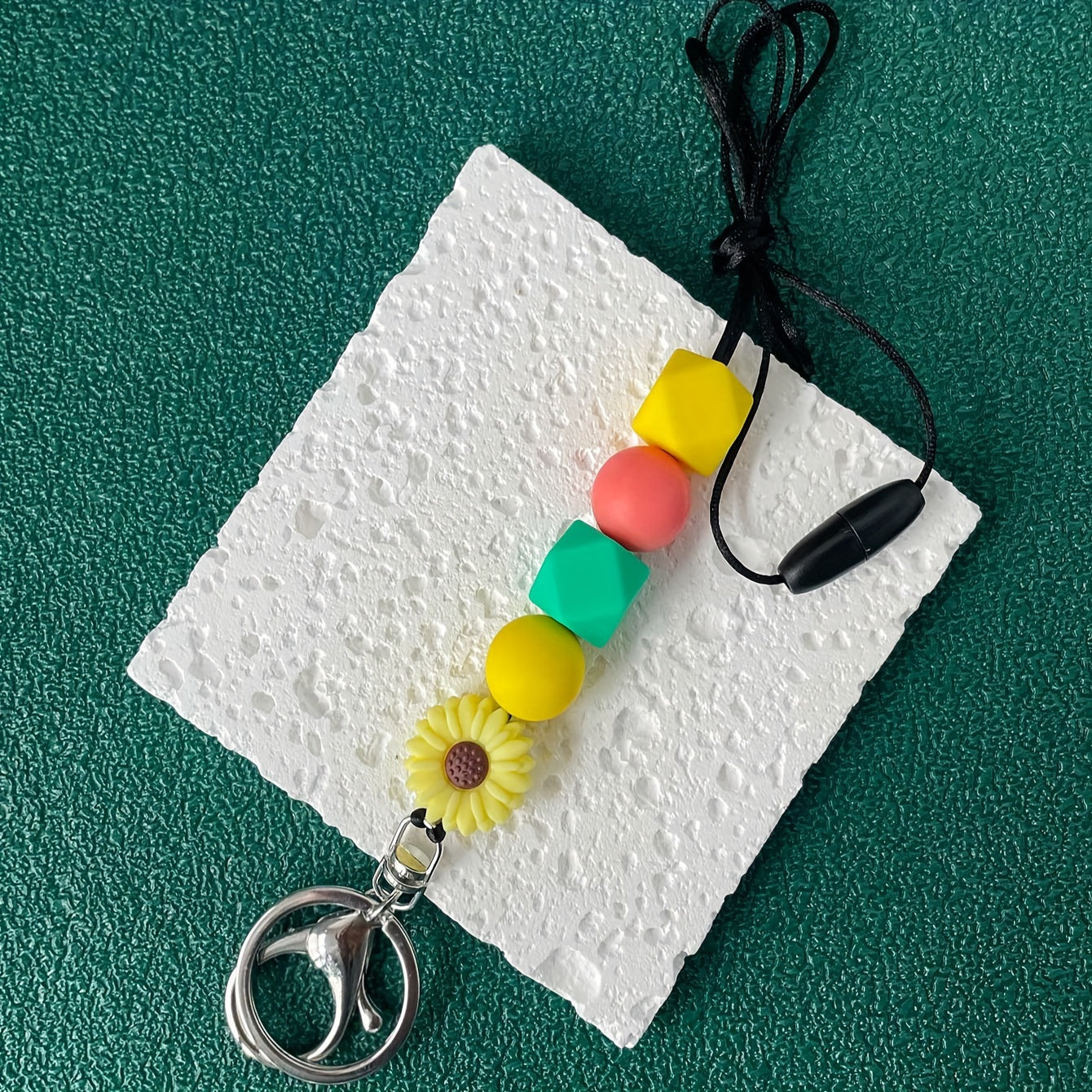 Silicone Beaded Daisy Keychain with Alloy Ring Buckle, Graduation Gift, Decorative Flower Key Ring for Women, Teachers, Students - Round Shape, Profession & Festival Theme, Includes Rope - Single Piece