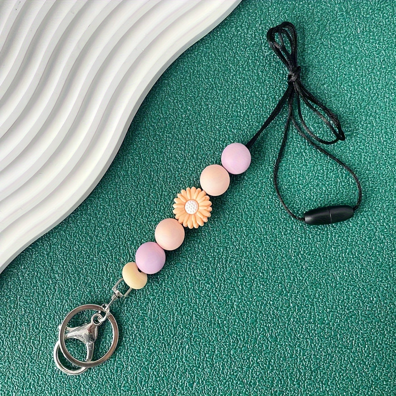 Silicone Beaded Daisy Keychain with Alloy Ring Buckle, Graduation Gift, Decorative Flower Key Ring for Women, Teachers, Students - Round Shape, Profession & Festival Theme, Includes Rope - Single Piece