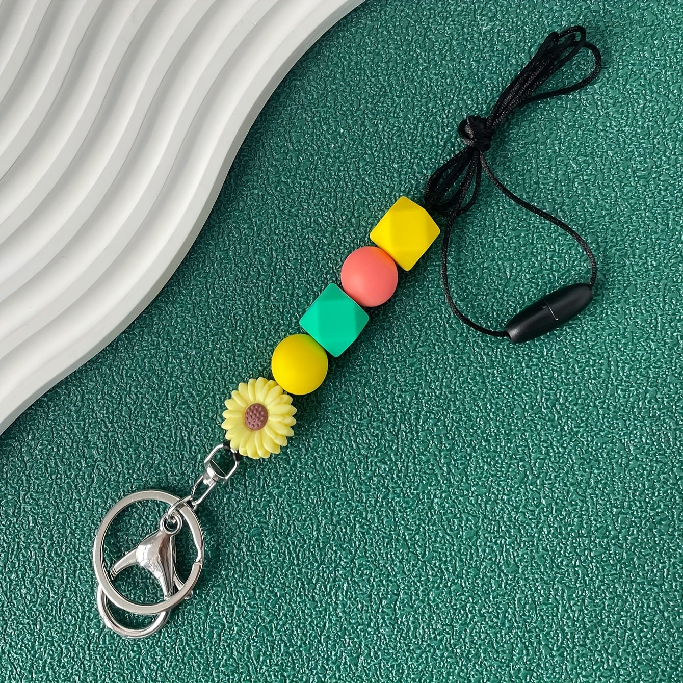 Silicone Beaded Daisy Keychain with Alloy Ring Buckle, Graduation Gift, Decorative Flower Key Ring for Women, Teachers, Students - Round Shape, Profession & Festival Theme, Includes Rope - Single Piece
