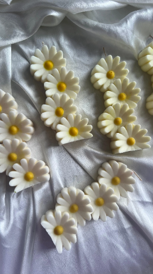 Daisy Flower Candle