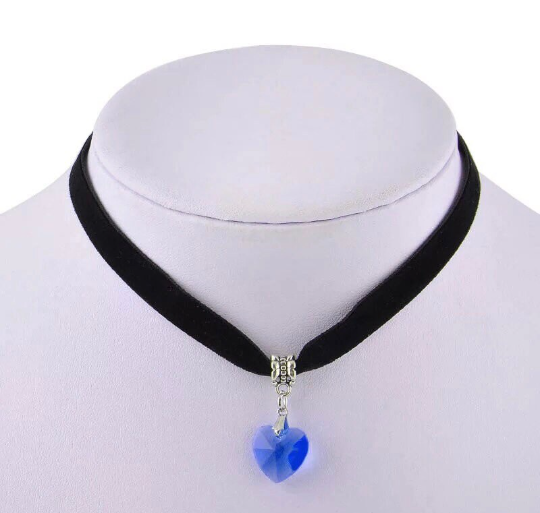Fashion Velvet Choker Heart Shape Crystal Pendant Choker Necklace