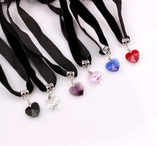 Fashion Velvet Choker Heart Shape Crystal Pendant Choker Necklace