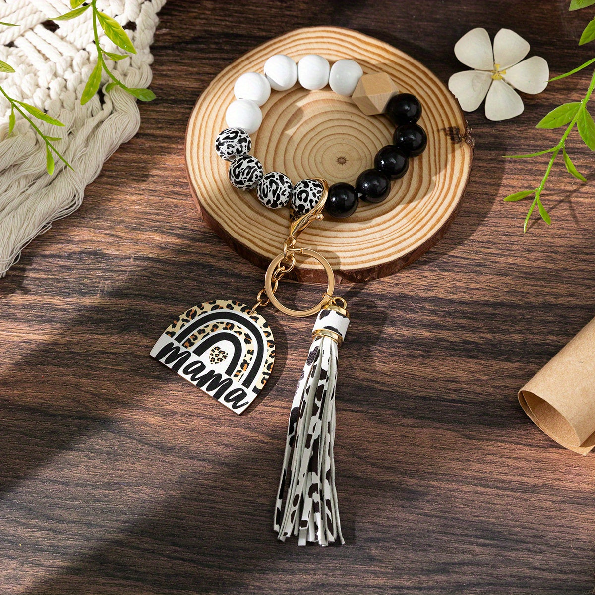 Ladies Beaded Tassel Keychain with Lobster Clasp, Mama Alphabet Pendant PU Leather and Metal Key Ring, Decorative Wood Bead Keyring for Mother's Day - Single Piece