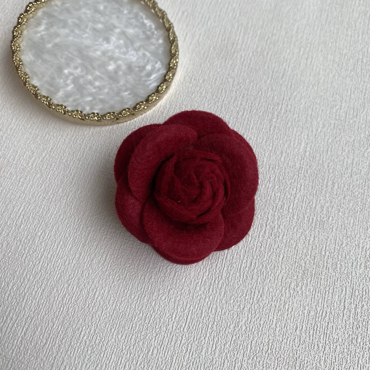 High-End Chanel-Style Camellia Brooch for Women, Fashionable Fabric Flower Pin, Unique Clothing Collar Accessory