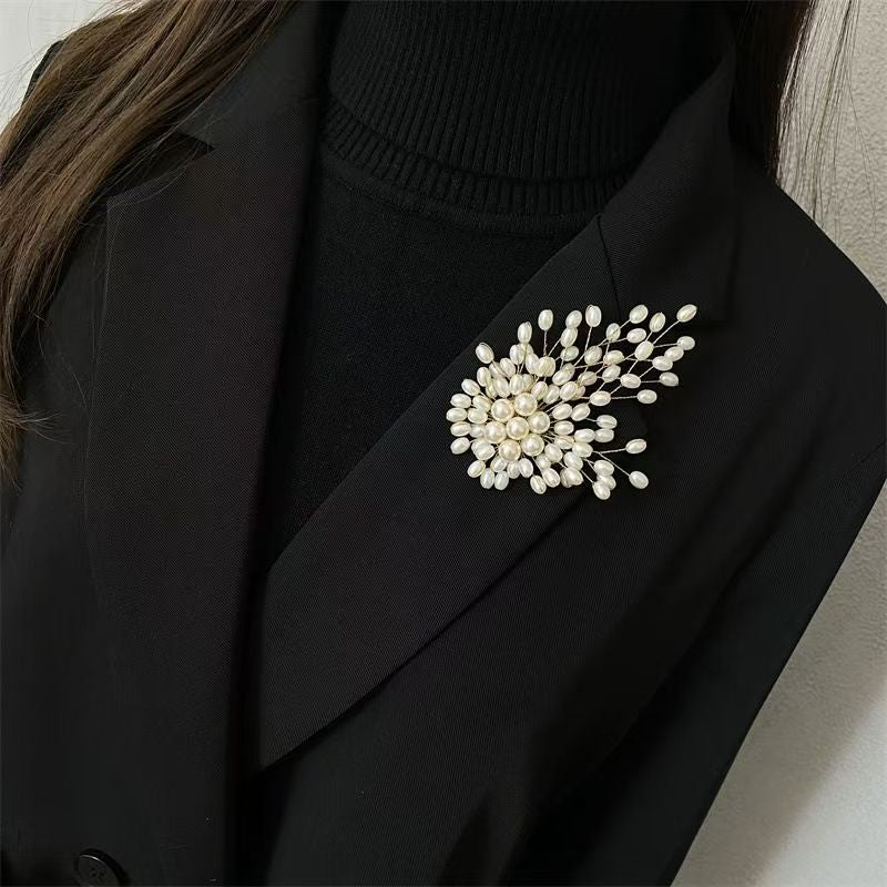 Japanese and Korean Fashion Pearl Flower Brooch Brooch Pin Silk Scarf Shawl Buckle Women's Suit Elegant Exquisite Coat Accessories