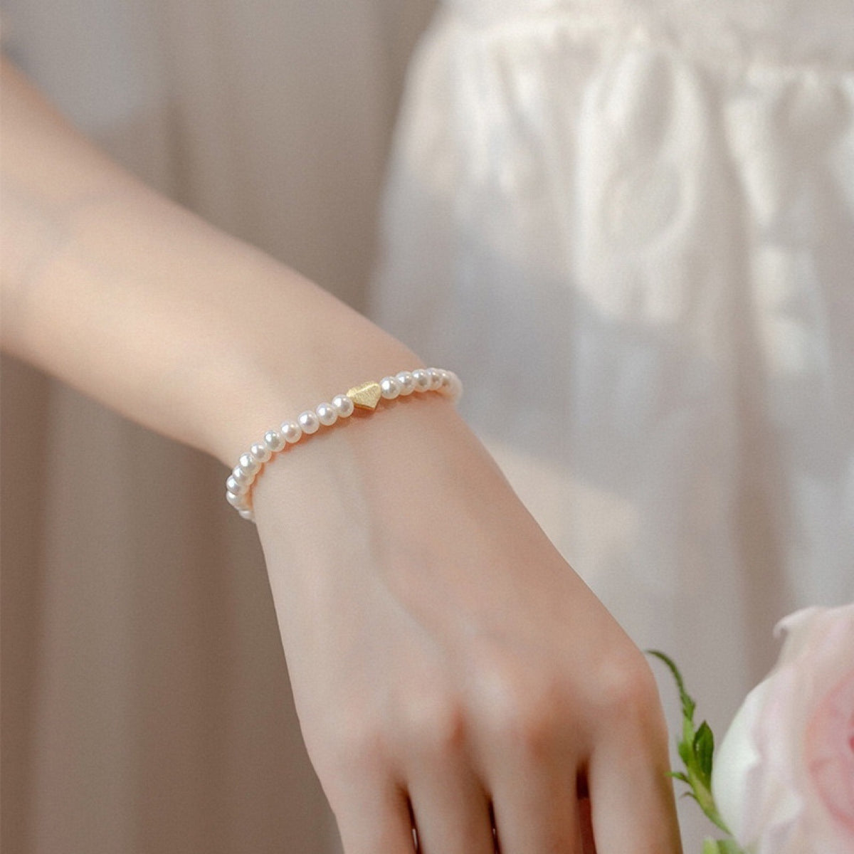 Imitation Pearl Bracelet for Women, High-End Heart Pendant, Adjustable Elastic, Simple and Versatile Gift , Crystal Beads