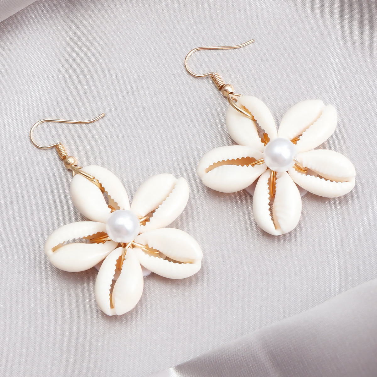 Cross-border Summer Southeast Asia Hand-woven Shell Flower Pendant Earrings Personalized Ancient Town Style Beach Earrings for Women