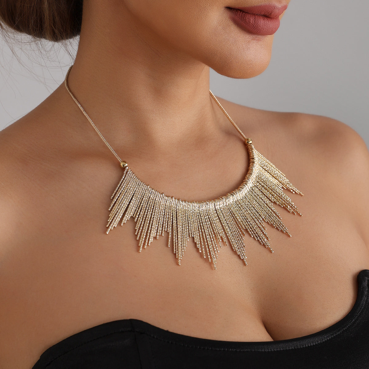 European and American Cross-Border Jewelry, Accessible Luxury, Metallic Texture, Short Necklace, Tassel Style, Sexy Shiny Halter Necklace