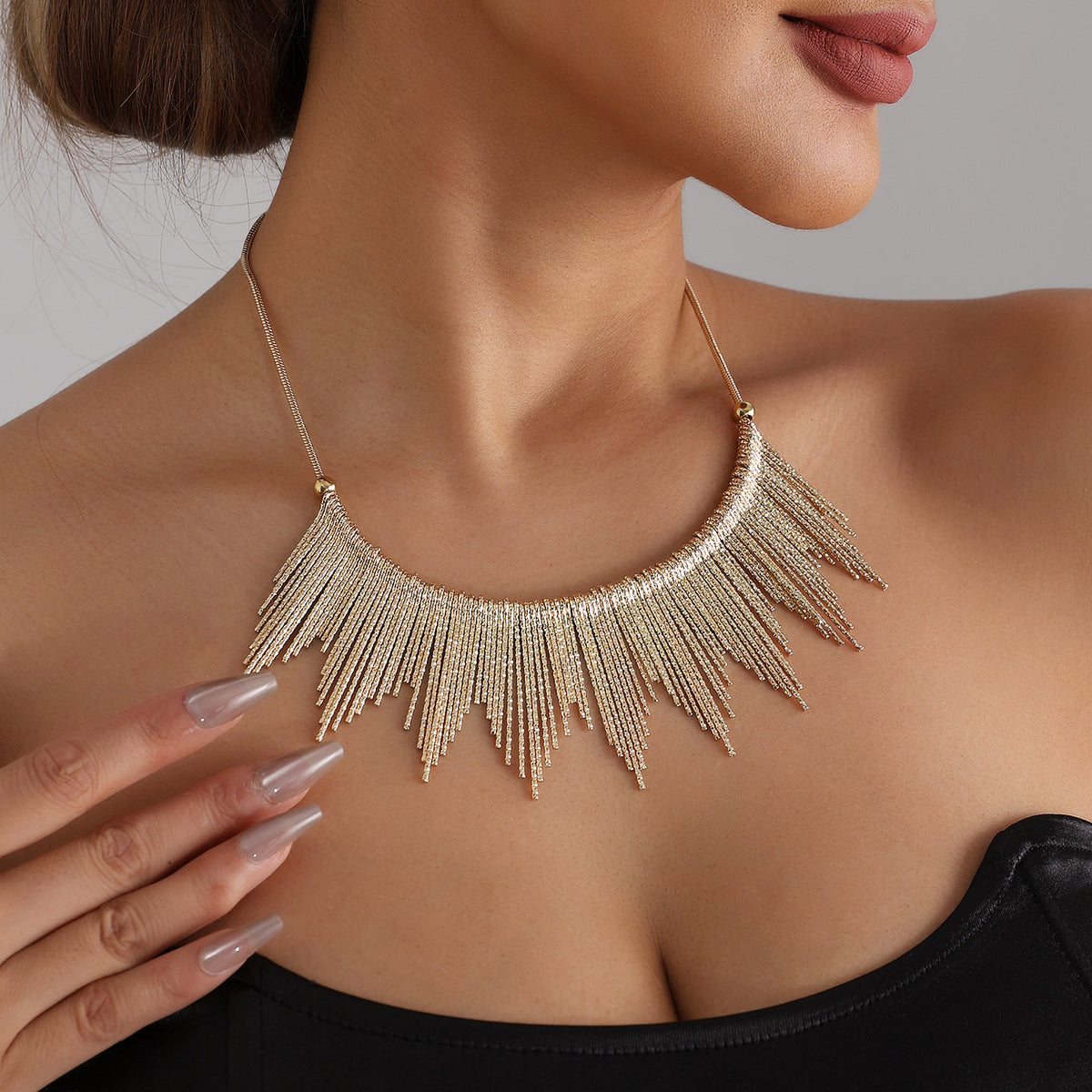 European and American Cross-Border Jewelry, Accessible Luxury, Metallic Texture, Short Necklace, Tassel Style, Sexy Shiny Halter Necklace