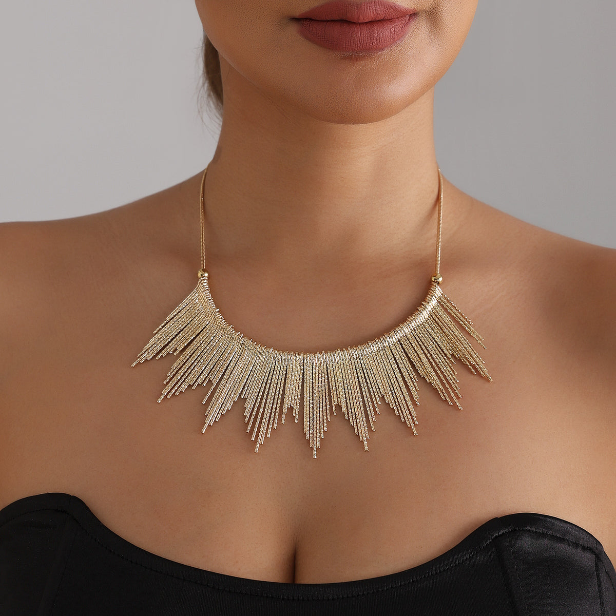 European and American Cross-Border Jewelry, Accessible Luxury, Metallic Texture, Short Necklace, Tassel Style, Sexy Shiny Halter Necklace
