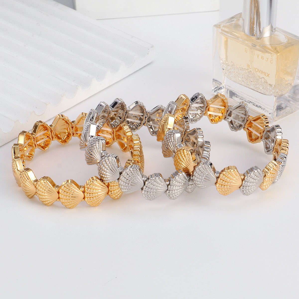 Fashionable Girls' Beach Bracelets, Non-Fading Bracelets, High-End Women's Hand Jewelry, European and American Niche Design Bracelets