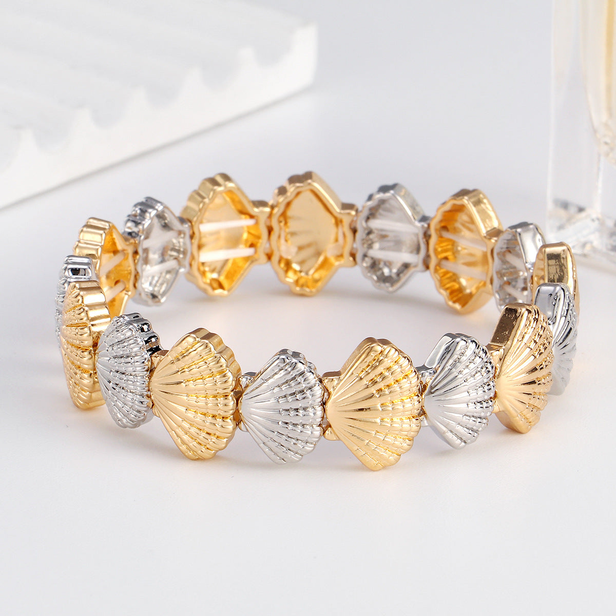 Fashionable Girls' Beach Bracelets, Non-Fading Bracelets, High-End Women's Hand Jewelry, European and American Niche Design Bracelets