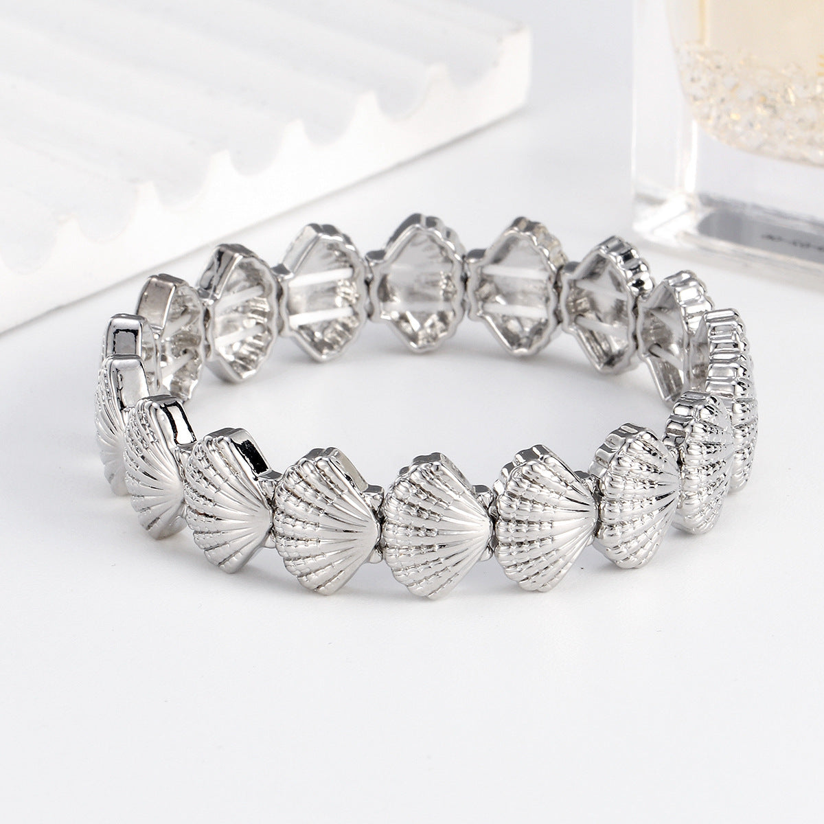 Fashionable Girls' Beach Bracelets, Non-Fading Bracelets, High-End Women's Hand Jewelry, European and American Niche Design Bracelets