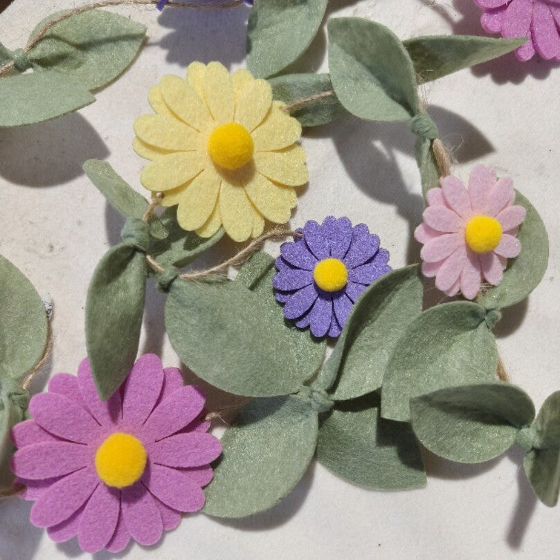Felt Garland with Summer Flowers, Green Leaves, Hanging Daisies, Party Banner Suitable for Birthday and Baby Decorations