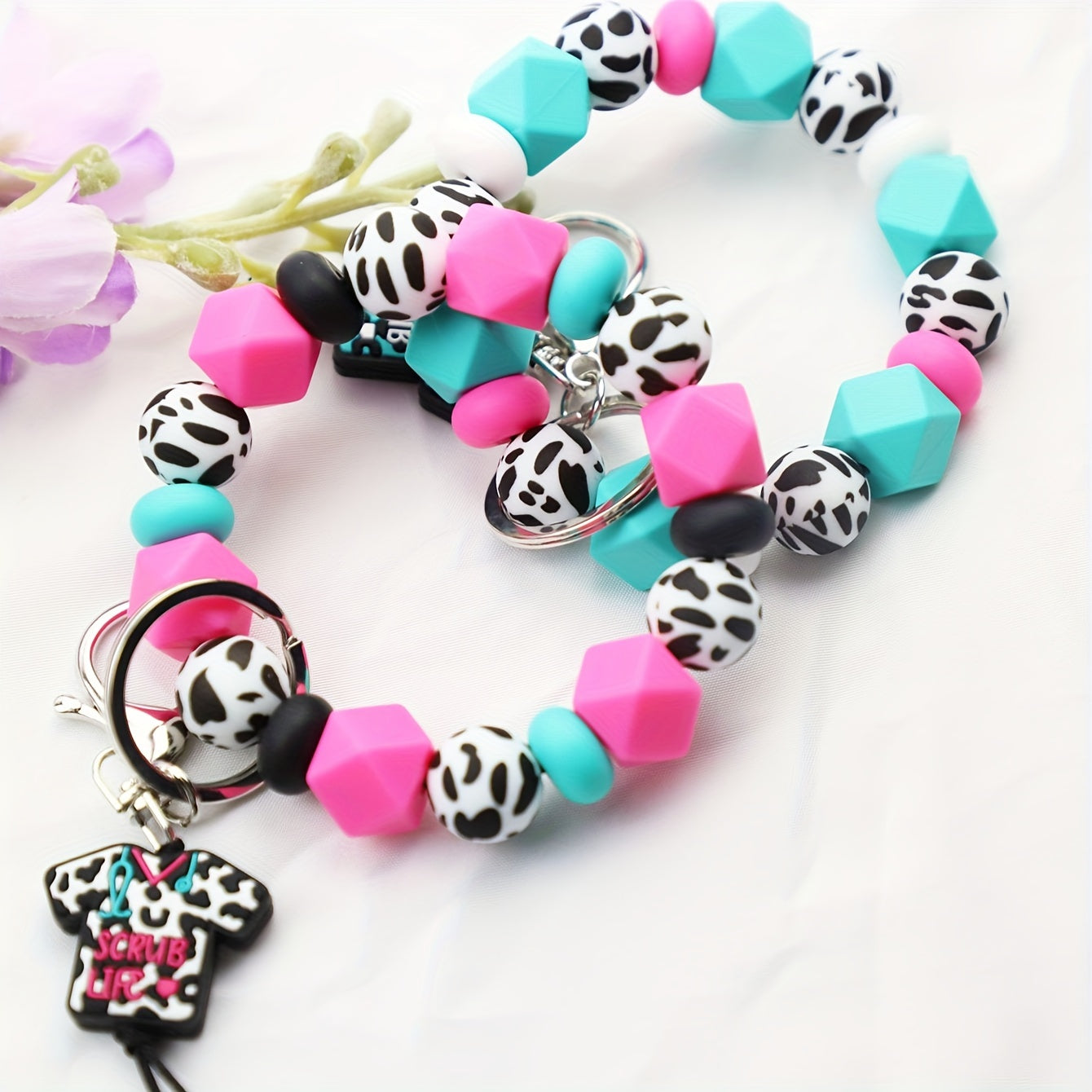 "Nurse Scrub Life" Silicone Bead Bracelet with Keyring and Nurse Uniform Charm - Perfect Gift for Nurse's Day
