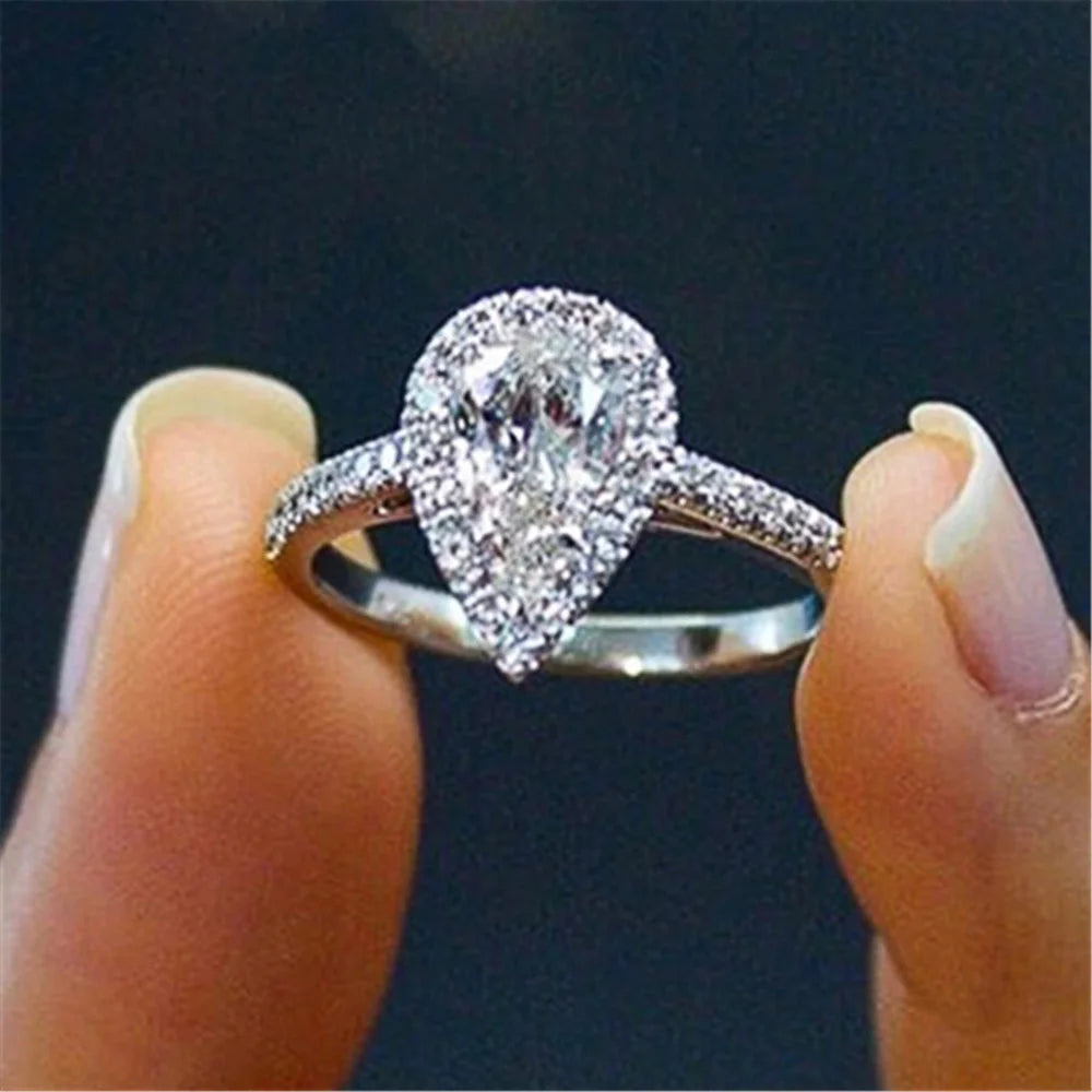 Huitan Simple & Classic Silver Color Water Drop Pear Women Ring Shiny Cubic Zircon Delicate Wedding Band Ring Timeless Jewelry