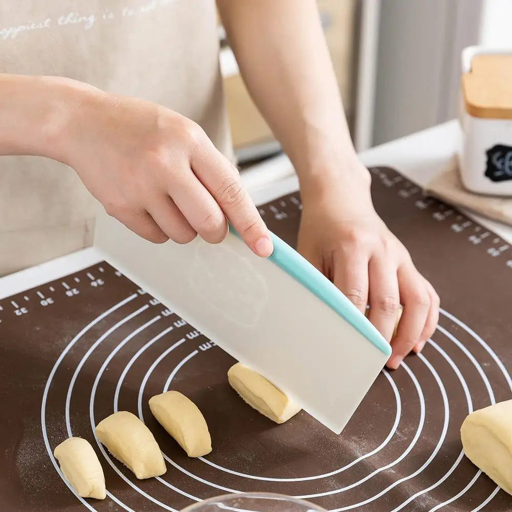 Tejesa 9 Inch Pastry Cutter Plastic Cake Spatulas Dough Scraper With Measuring Scale Butter Knife Bread Pizza Fondant DIY Baking Tools