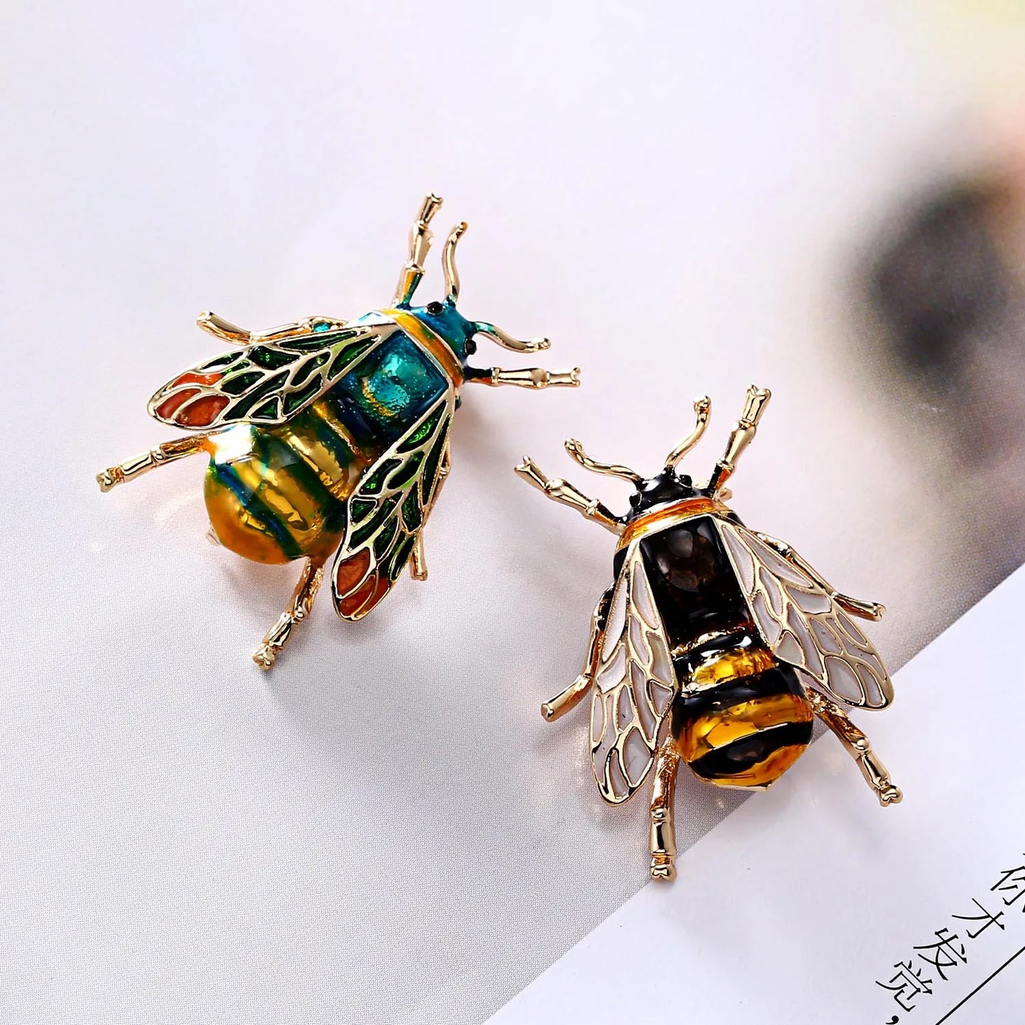 Classic Vintage Bee Brooch Insect Brooches For Women Metal Pins Banquet Party Suit Coat Cap Accessories Fall Winter Unique Gif