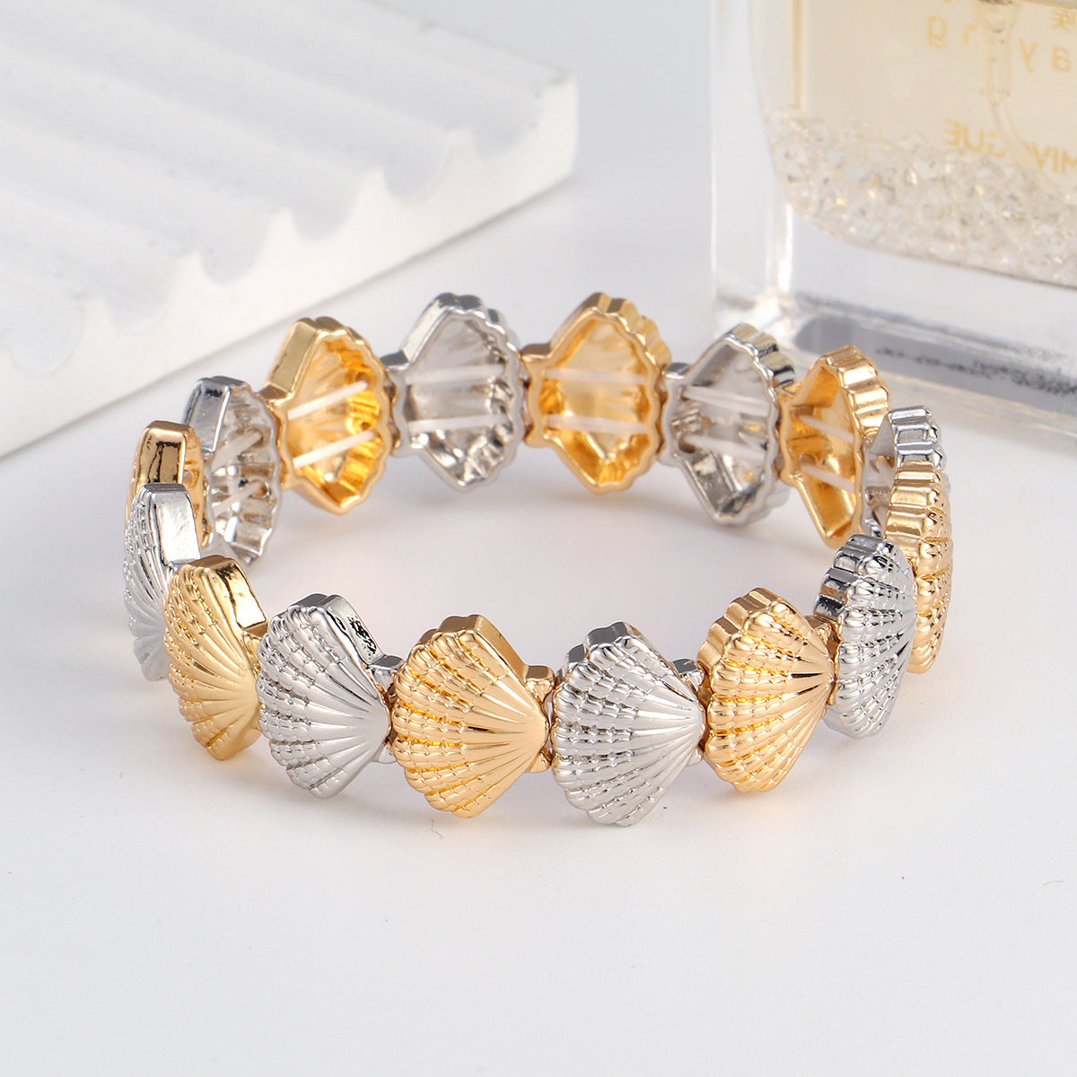 Fashionable Girls' Beach Bracelets, Non-Fading Bracelets, High-End Women's Hand Jewelry, European and American Niche Design Bracelets