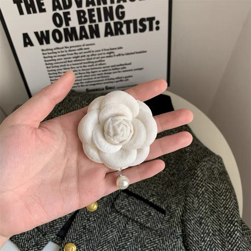 High-End Chanel-Style Camellia Brooch for Women, Fashionable Fabric Flower Pin, Unique Clothing Collar Accessory
