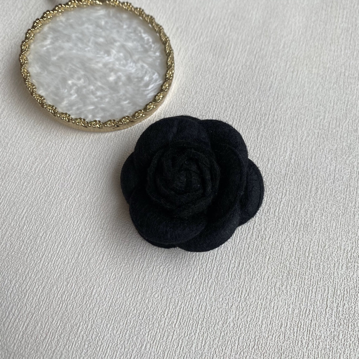 High-End Chanel-Style Camellia Brooch for Women, Fashionable Fabric Flower Pin, Unique Clothing Collar Accessory