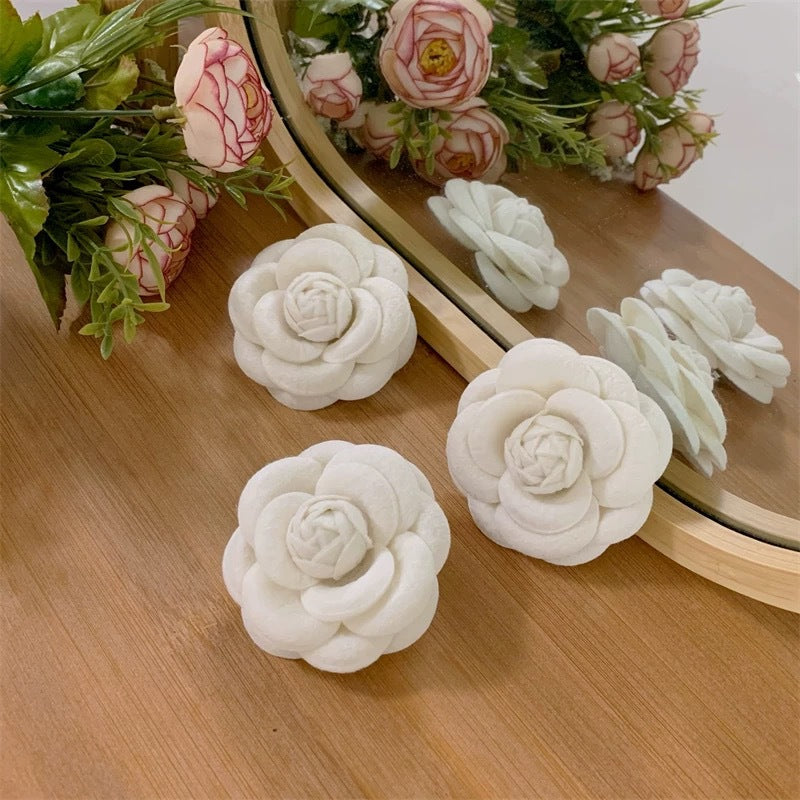 High-End Chanel-Style Camellia Brooch for Women, Fashionable Fabric Flower Pin, Unique Clothing Collar Accessory