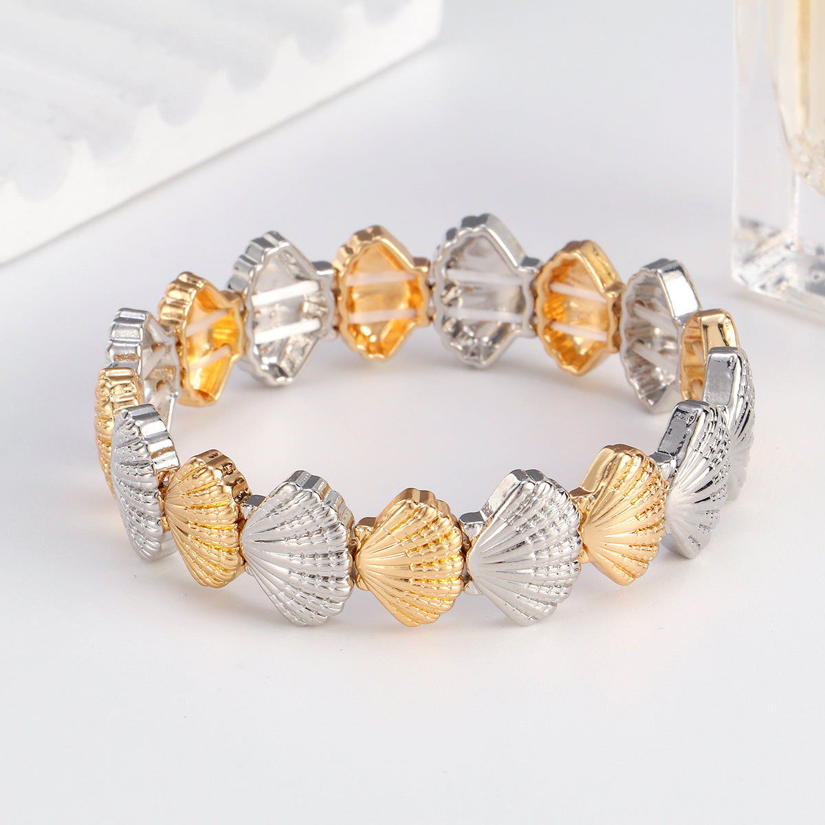 Fashionable Girls' Beach Bracelets, Non-Fading Bracelets, High-End Women's Hand Jewelry, European and American Niche Design Bracelets