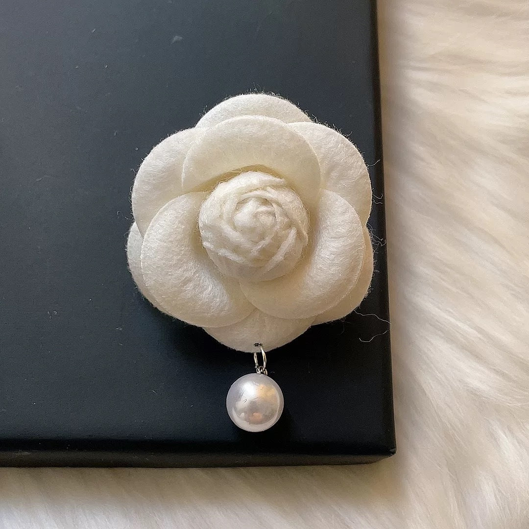 High-End Chanel-Style Camellia Brooch for Women, Fashionable Fabric Flower Pin, Unique Clothing Collar Accessory