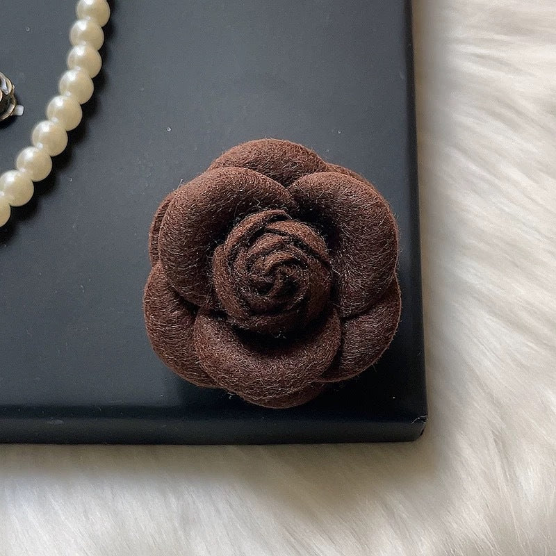 High-End Chanel-Style Camellia Brooch for Women, Fashionable Fabric Flower Pin, Unique Clothing Collar Accessory