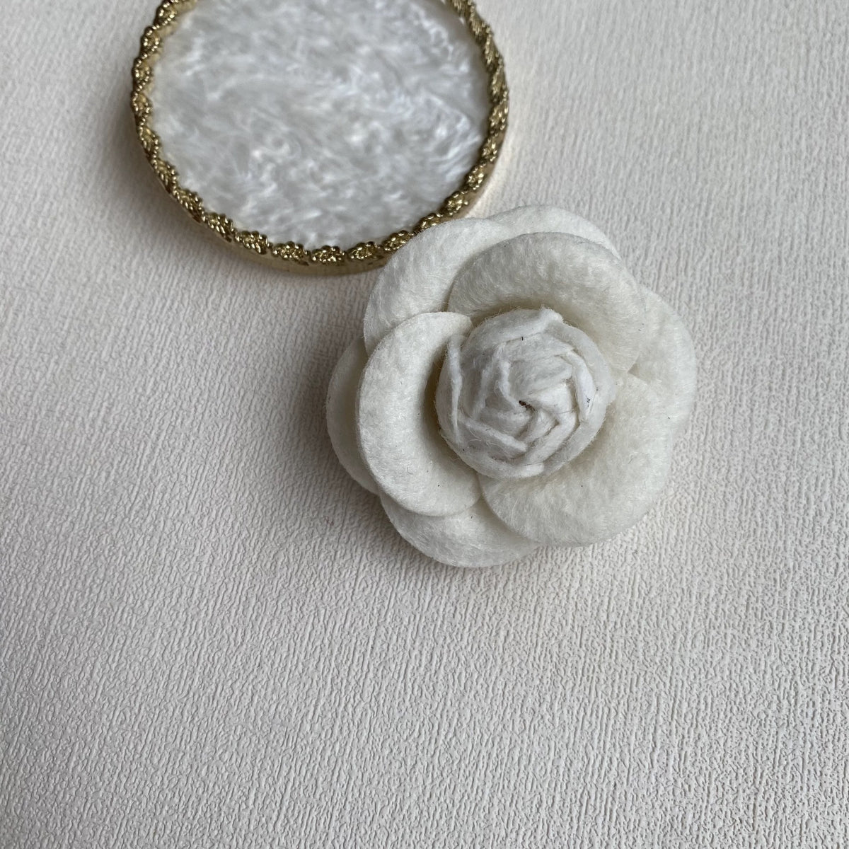 High-End Chanel-Style Camellia Brooch for Women, Fashionable Fabric Flower Pin, Unique Clothing Collar Accessory