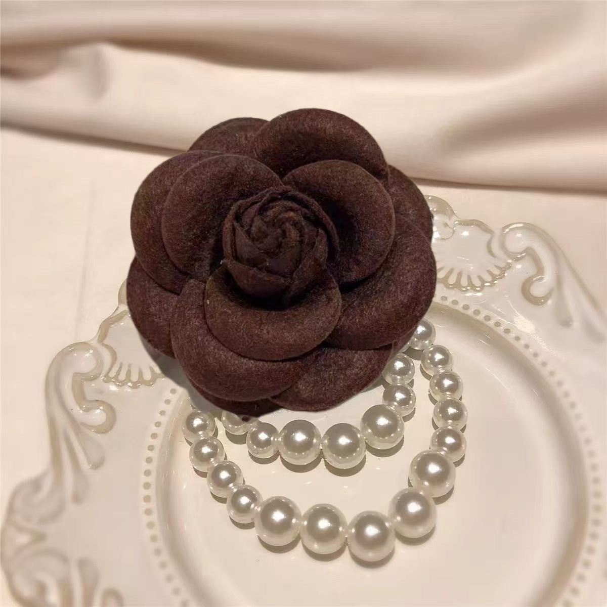 High-End Chanel-Style Camellia Brooch for Women, Fashionable Fabric Flower Pin, Unique Clothing Collar Accessory