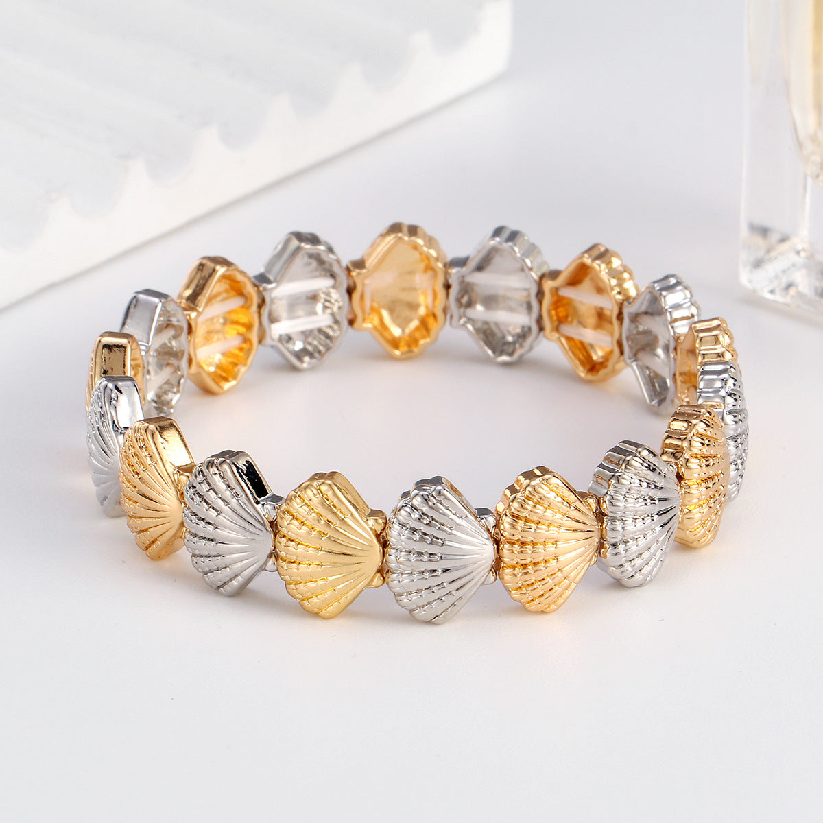 Fashionable Girls' Beach Bracelets, Non-Fading Bracelets, High-End Women's Hand Jewelry, European and American Niche Design Bracelets