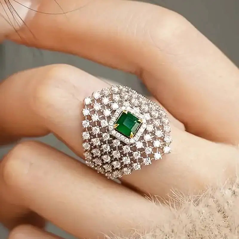 Huitan Sparkling Women Ring Inlaid Green CZ Hollow Design Fashion Wedding Elegant Lady Anniversary Accessories Jewelry Gift